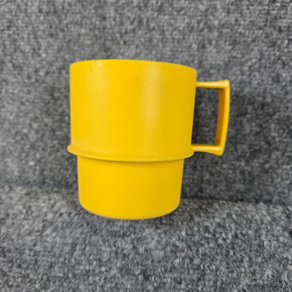 Vintage Tupperware Stacking Mug Yellow 1972 Mid Century Kitchenware - Picture 1 of 5